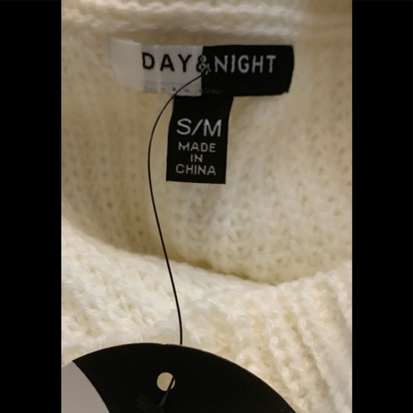 NWT Day & Night Cream CowlNeck Sweater Pockets S/M - Picture 4 of 6